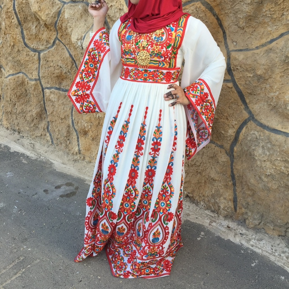 Palestinian thobe